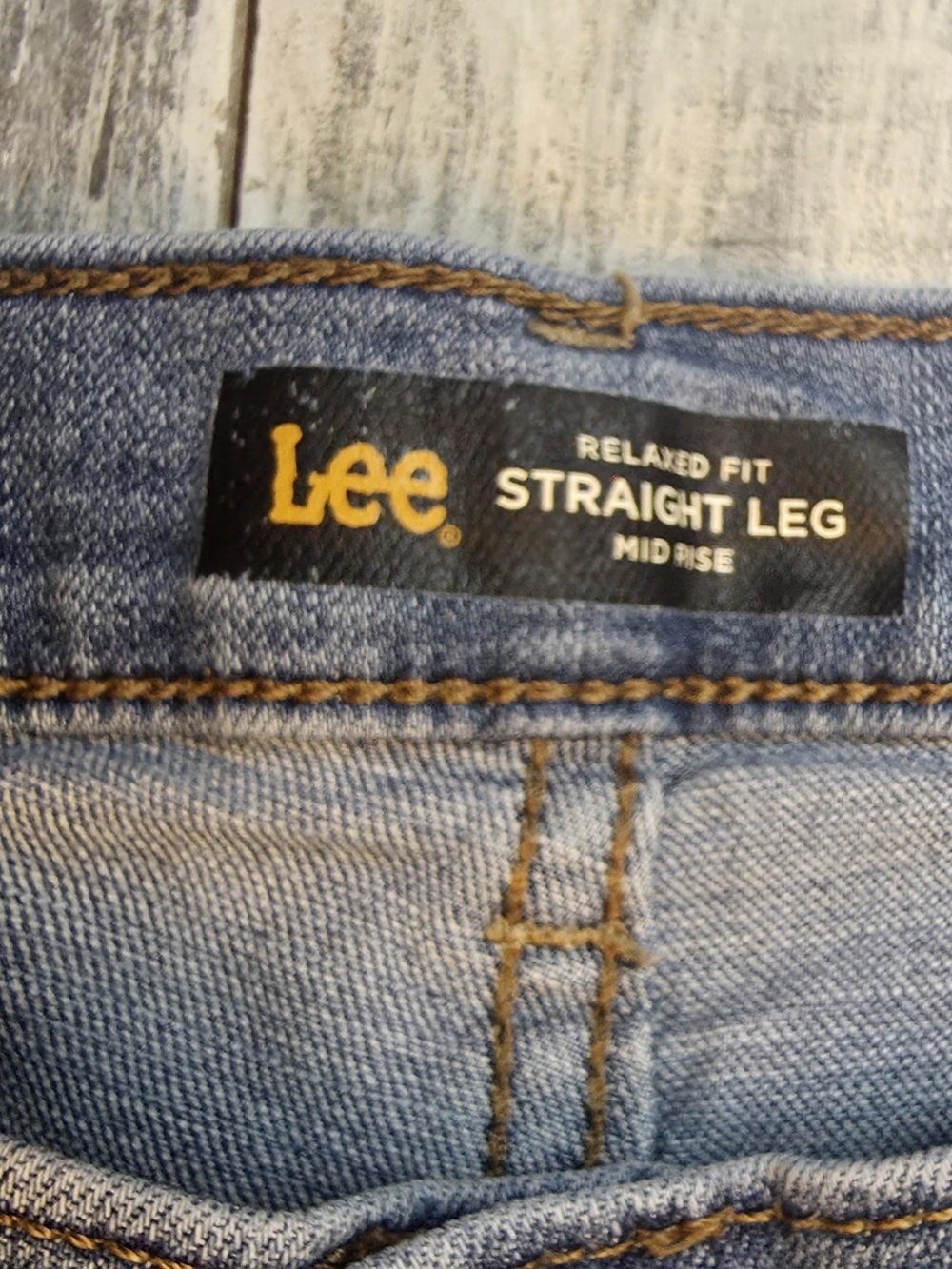Lee Relaxed Straight-Leg Mid Rise Women’s Jeans in Medium Blue sz 12 Med - Picture 3 of 4